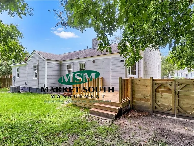 326 Columbus Dr — Photo 2