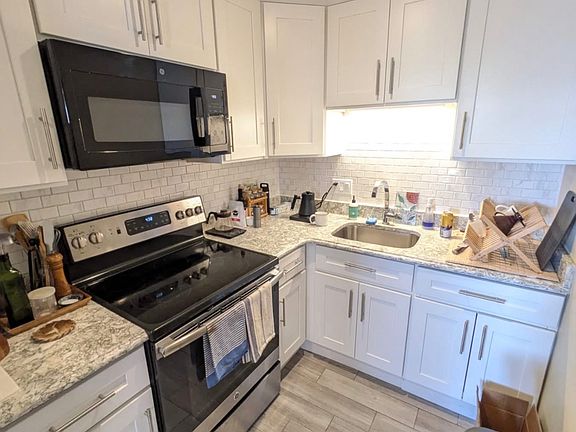 4th image of 1121 Broadway St #3