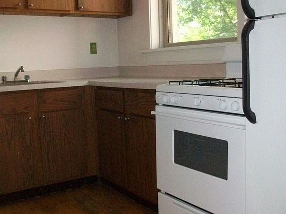 3rd image of 3418 N Lakewood Ave #2S