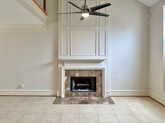 5th image of 418 Newberry St
