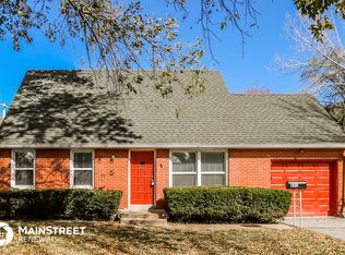 601 Pawnee Ln, Belton, MO 64012