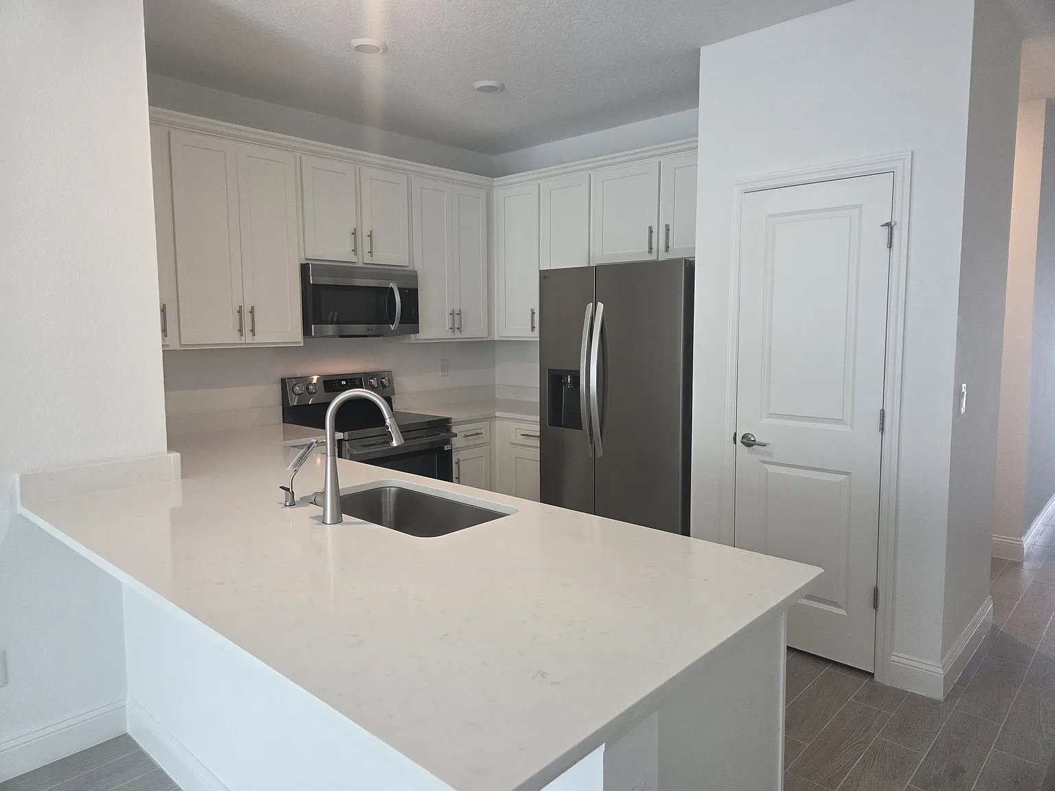 3 bed, 2.5 bath, 1483 sqft, $1,895 — Photo 4