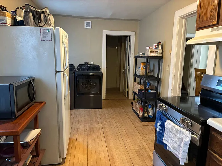 704 Niagara St — Photo 12
