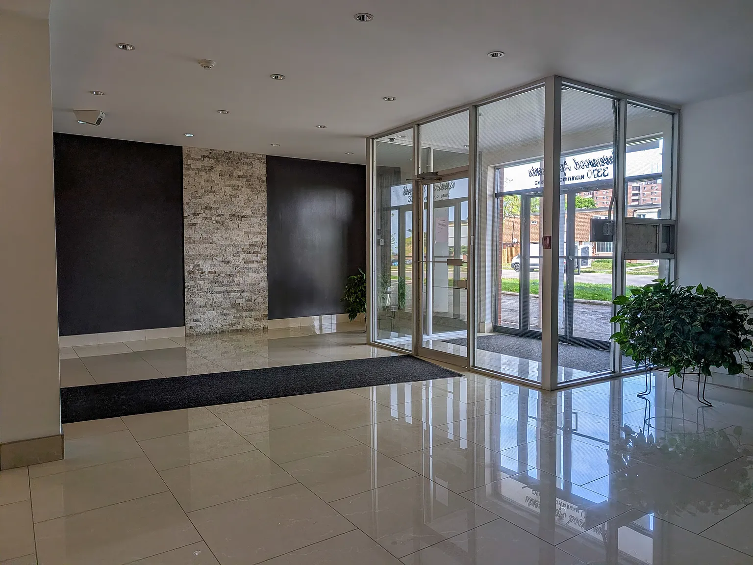 Havenwood Apartments - 3370 Havenwood Drive — Photo 4