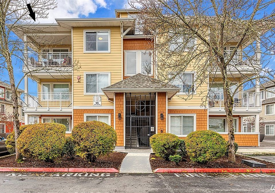 Top Floor End-Unit Located In The Highly Coveted Saxony Development In Sammamish.  Welcome Home!