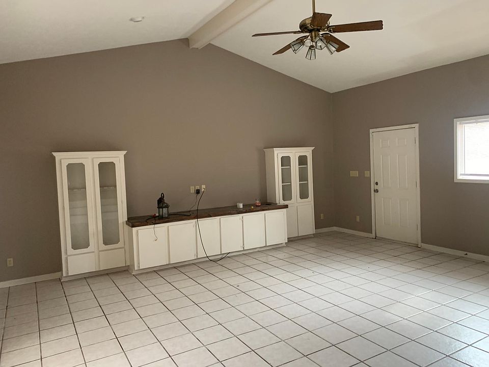 2nd image of 1513 W Medalist St
