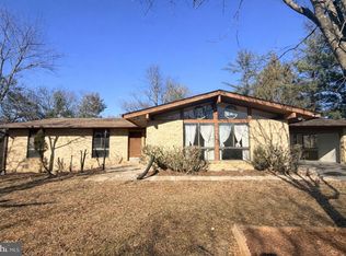 10400 Hunter Ridge Dr, Oakton, VA 22124