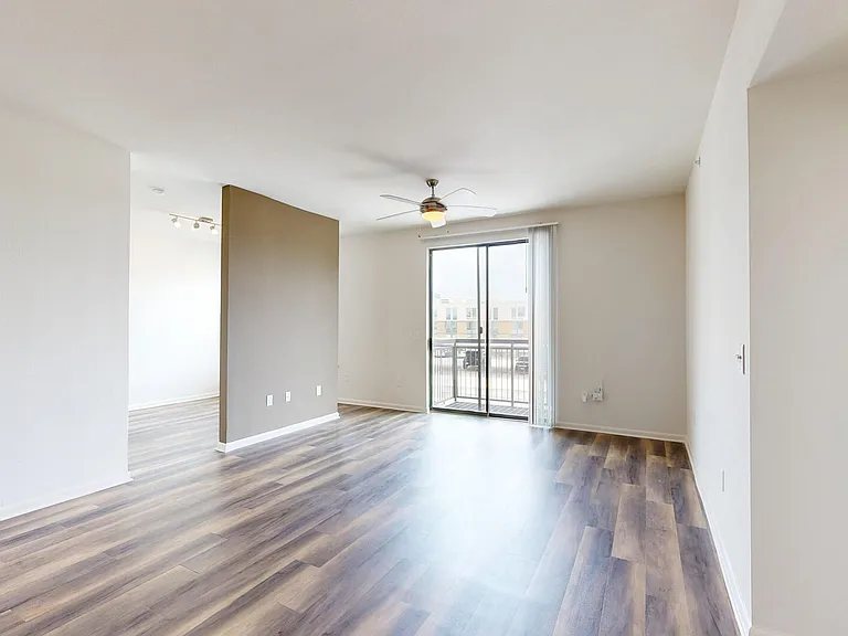 Residences at the Domain — Photo 106