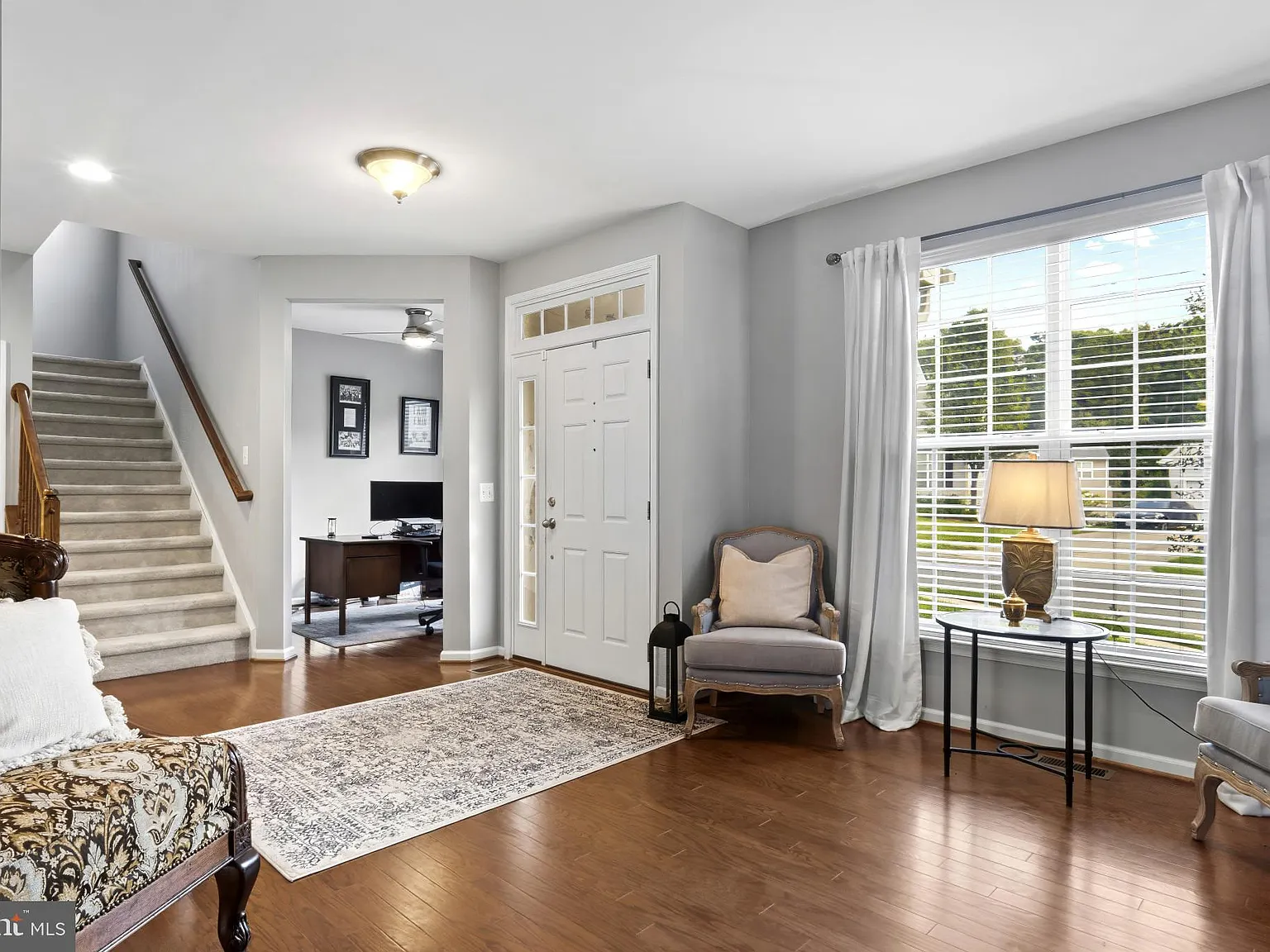 5 bed, 3.5 bath, 3821 sqft, $4,200 — Photo 2