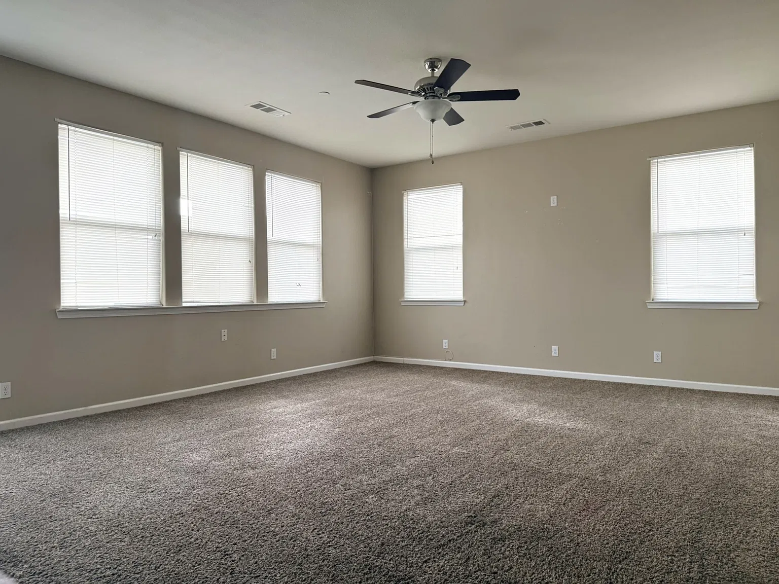 3 bed, 2.5 bath, 1878 sqft, $2,100 — Photo 4