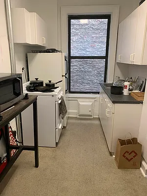 Rented by M.Grossman R.E. Management | media 15