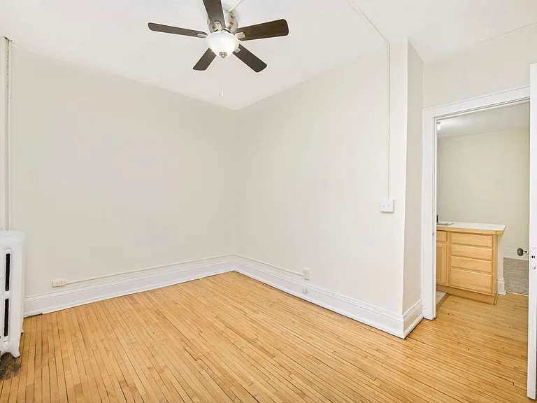 2871 Irving — Photo 9