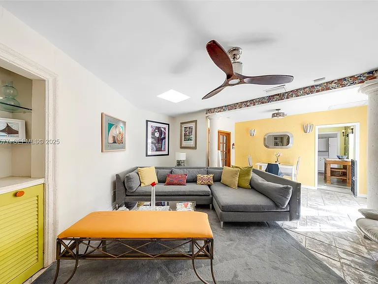 1840 Tigertail Ave — Photo 3
