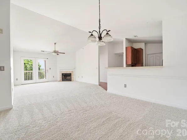9976 Hyde Glen Ct, Charlotte, NC 28262