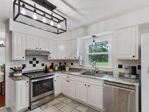 3rd image of 7120 Boone St
