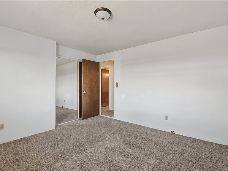 117 N Homedale Ave — Photo 15