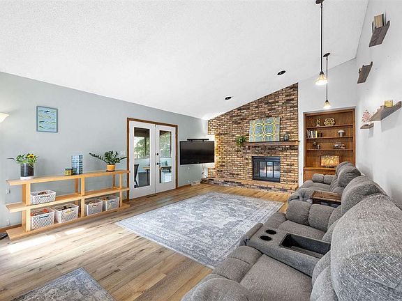 3rd image of 2271 Cae Dr