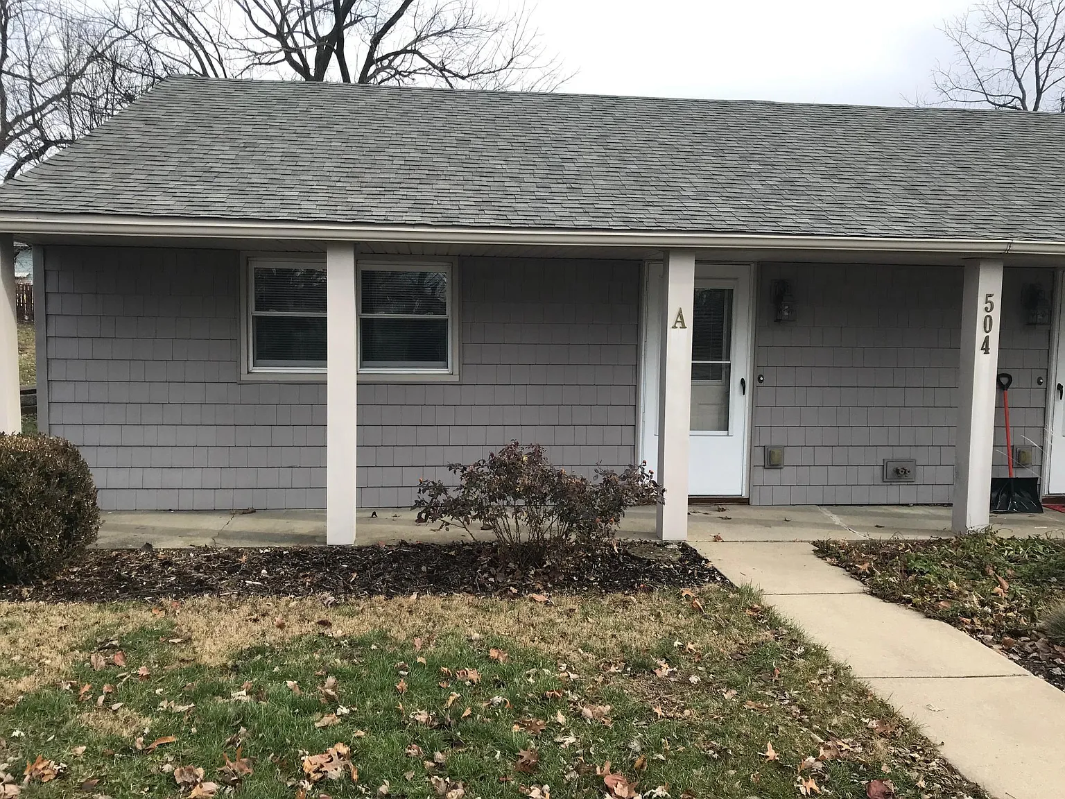 605 Colony Grv photo 1