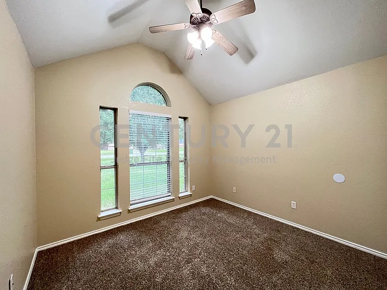 788 Robin Ct — Photo 16