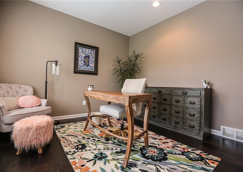 2nd image of 50 Copper Beech Run