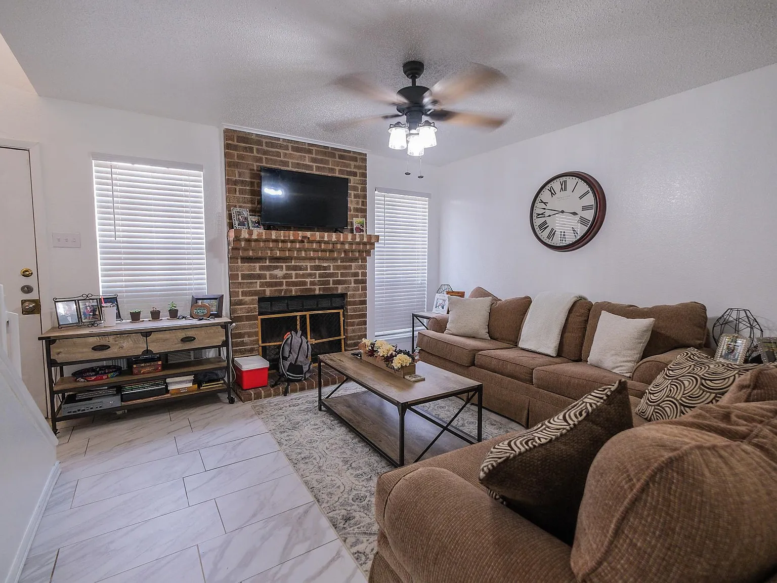 2 bed, 1.5 bath, 1060 sqft, $1,400 — Photo 3