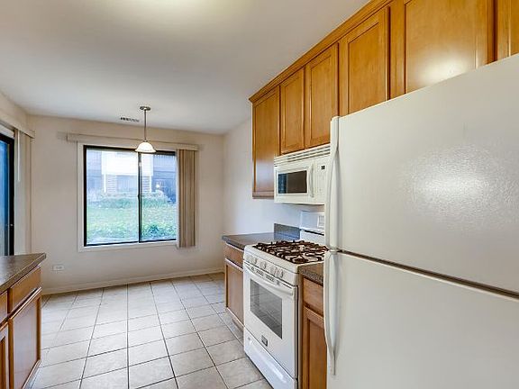 4th image of 922 E Tower Ct Unit 1