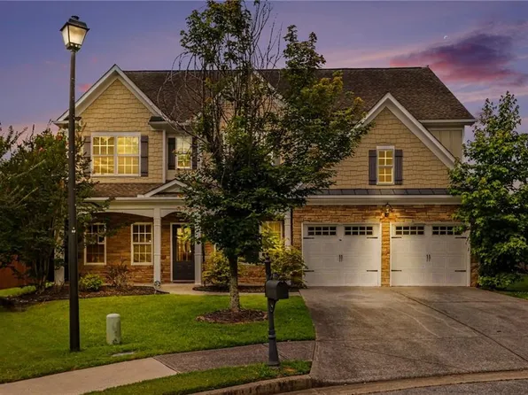 810 Sapphire Ln, Sugar Hill, GA 30518