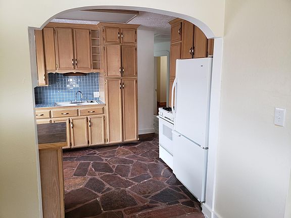 5th image of 619 E Kensington Ave #B