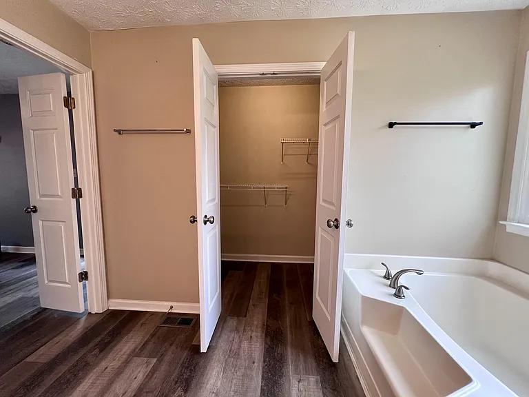 Mill Pointe Cv — Photo 9