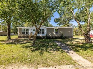 622 S Maple St, Nowata, OK 74048