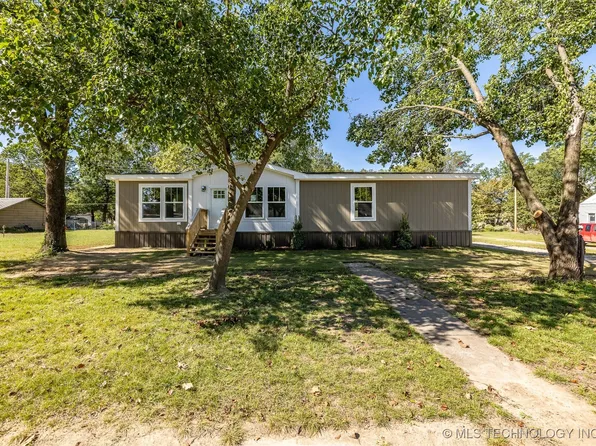 622 S Maple St, Nowata, OK 74048