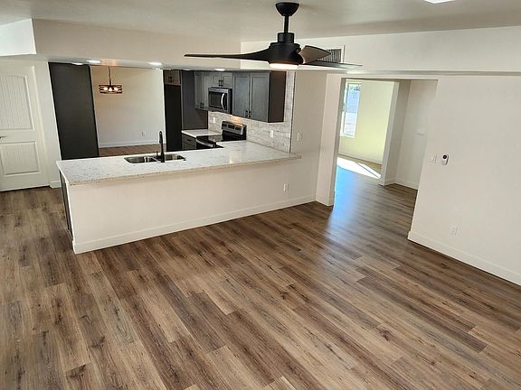 3rd image of 3300 N Riverbend Pl