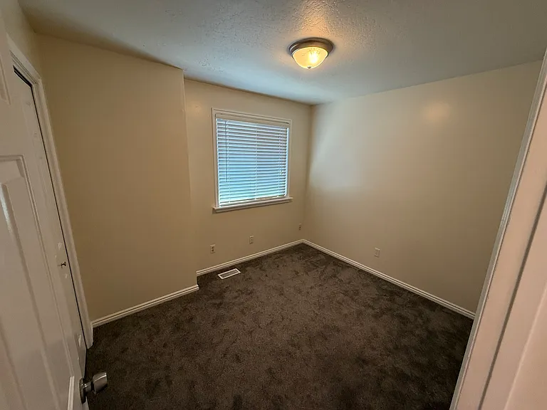 1242 E Freshman Cir — Photo 13