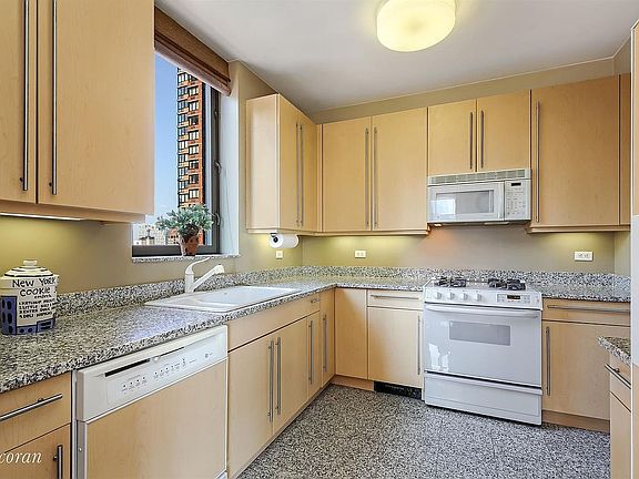 4th image of 2 Columbus Ave APT 17C