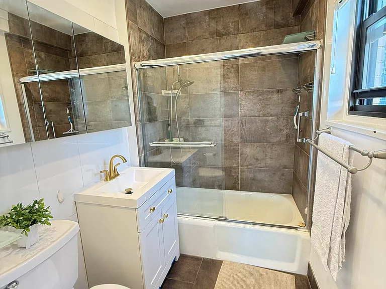 58 W 58th St #27A — Photo 9