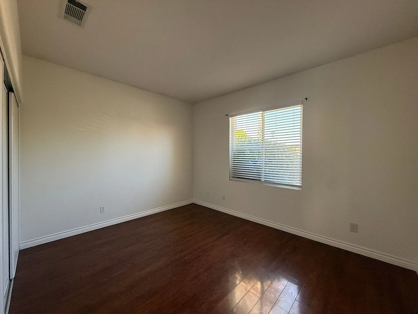 West Palmdale 4 bedroom — Photo 3
