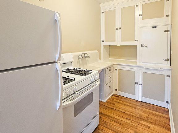 3rd image of 1220 N Marion St APT 3