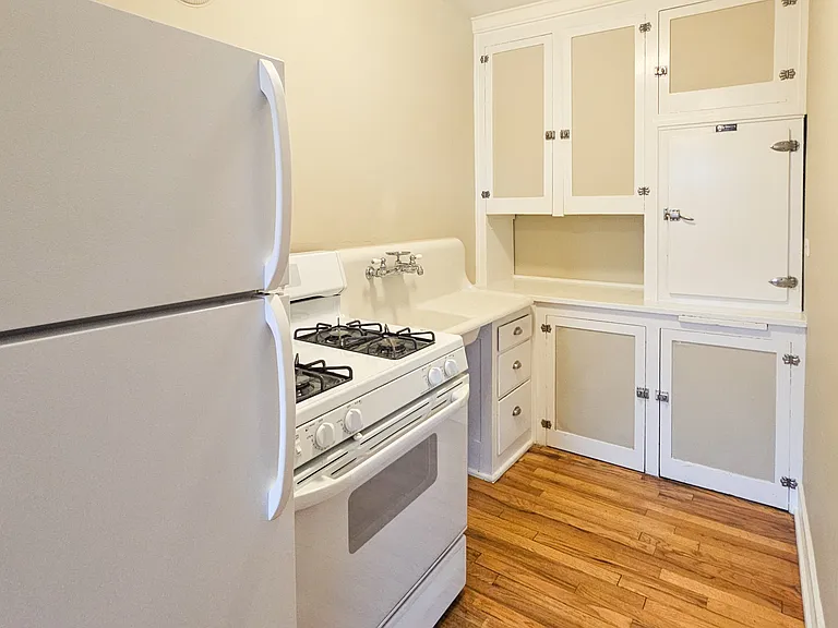1220 N Marion St #34 — Photo 3