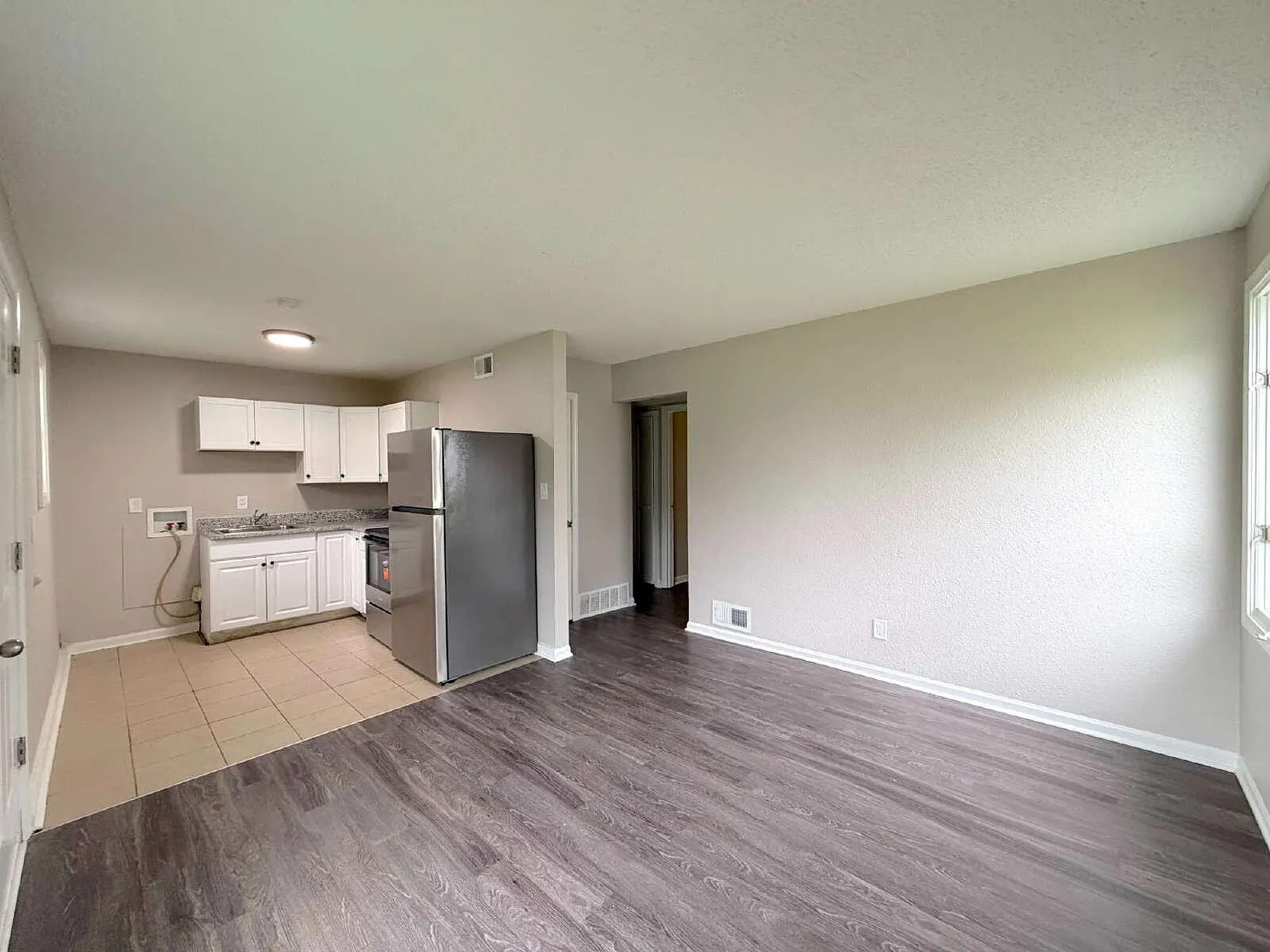 2 bed, 1.0 bath, $1,200 — Photo 4