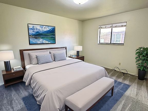 4th image of 4801-4807 S Lincoln St #4801