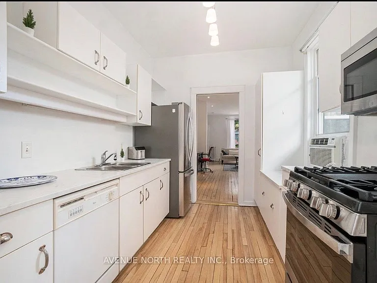 208 Clarence St #1 — Photo 7