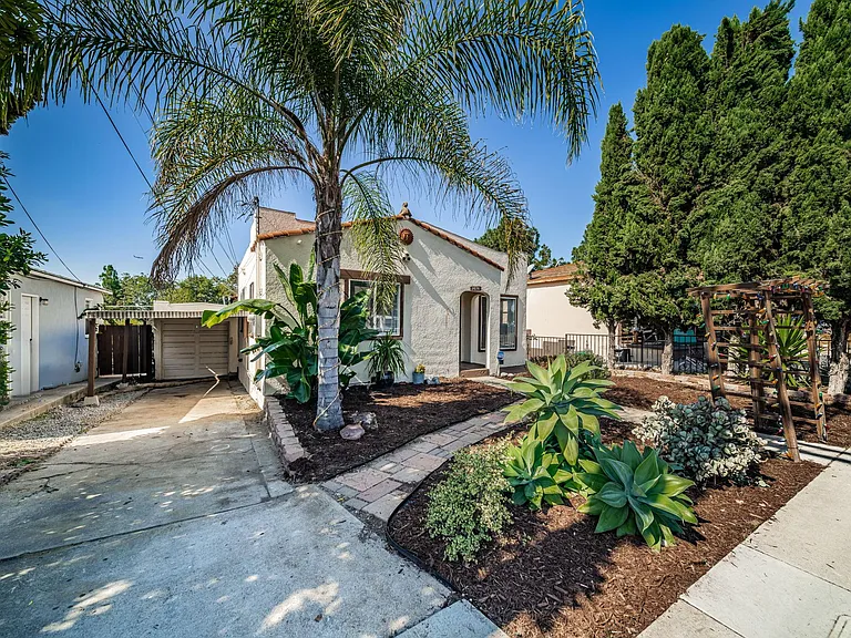 2576 Violet St — Photo 3