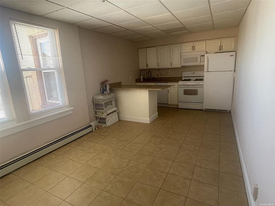 51 Smith St Merrick NY Zillow