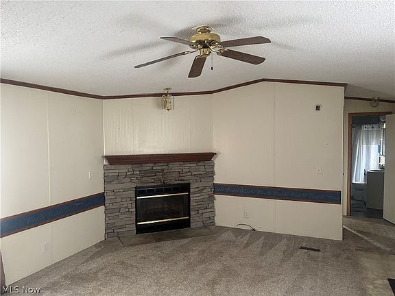 3rd image of 19 Ledgewood Dr