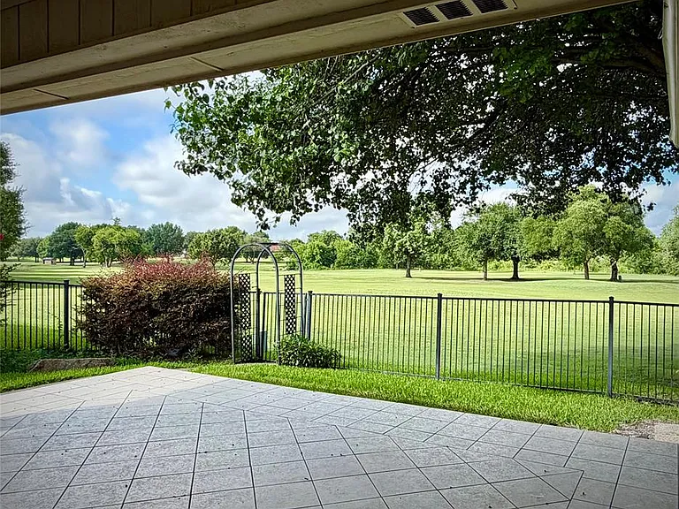 3212 Laurel Oaks Ct — Photo 1