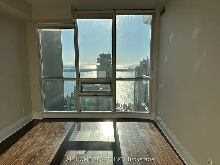 16 Harbour St #3509 — Photo 8