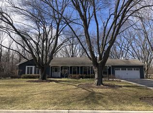 1090 S West Fork Dr, Lake Forest, IL 60045