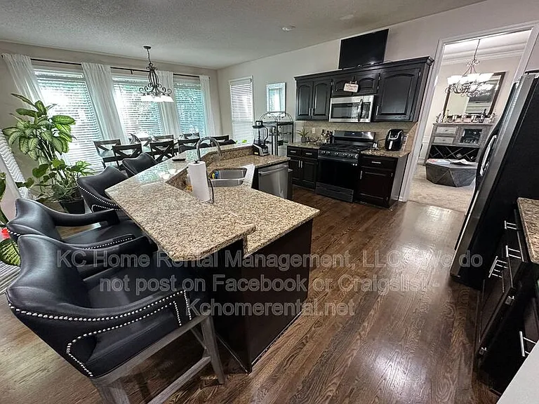 11429 W 142nd Ter — Photo 4