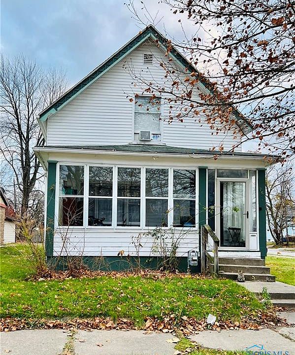 1st image of 751 Fernwood Ave
