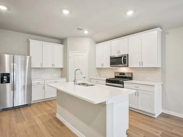 4024 Palestine Dr, Farmersville, TX 75442